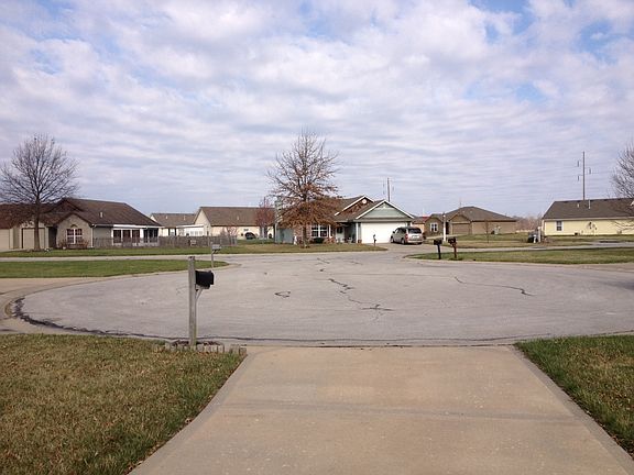 3rd image of 205 SW Blue Branch Cir