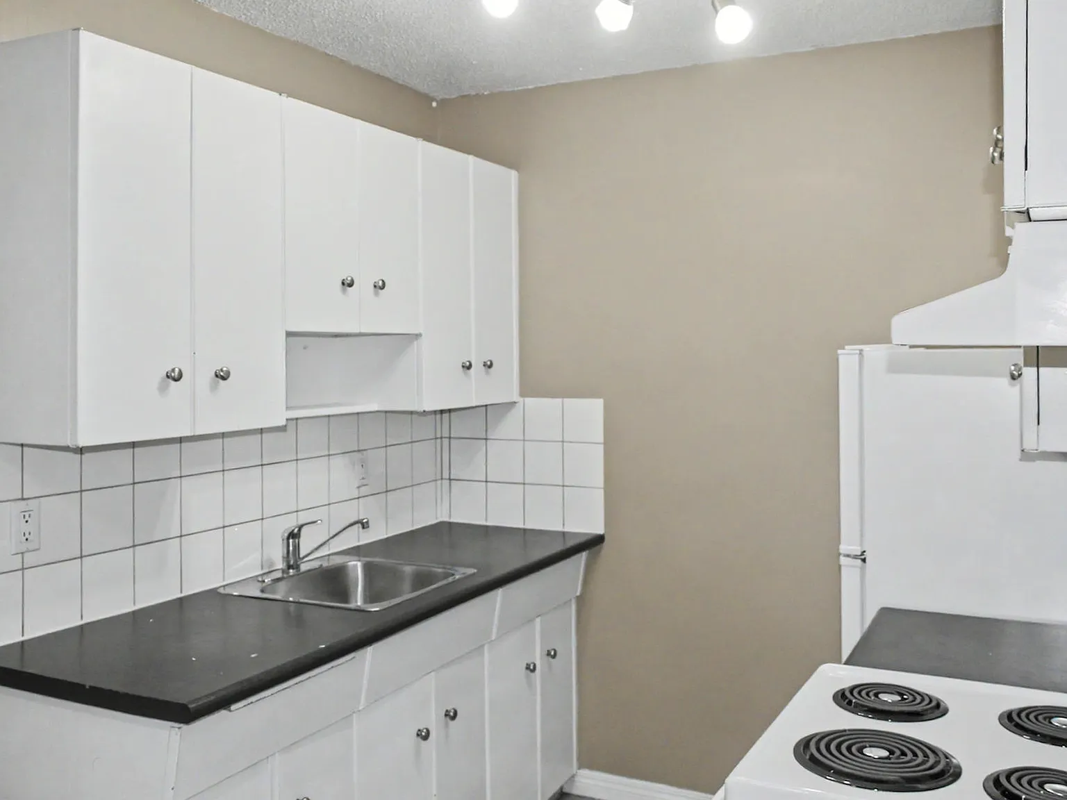 Tiffany Apartments — Photo 1