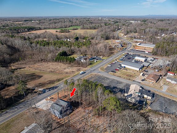 3rd image of 3141 E State Highway 27