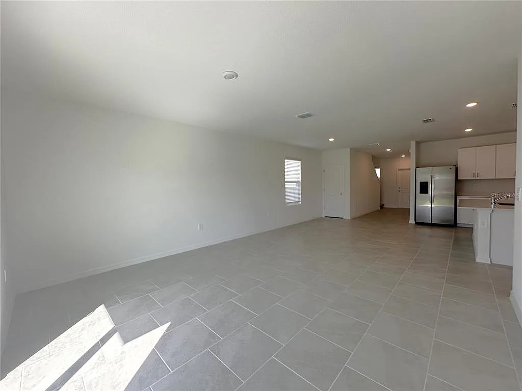 6 bed, 3.0 bath, 2463 sqft, $2,650 — Photo 4