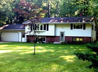 5174 Hardwood Ln, Oconto Falls, WI 54154