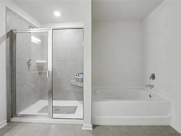 723 Woodstock Grove Dr — Photo 40