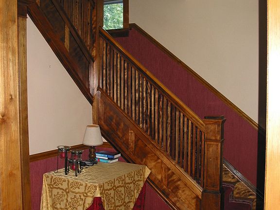 Foyer w/cherry floor trim