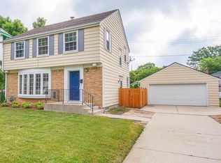 626 Robertson St, Wauwatosa, WI 53213