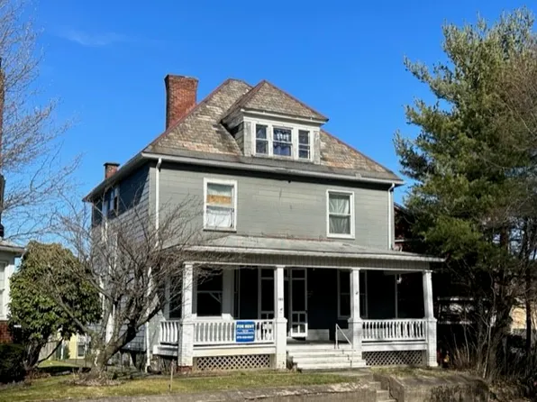 100 Custer Ave, Vandergrift, PA 15690