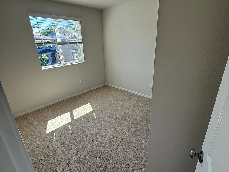 1102 SE 193rd Pl — Photo 17