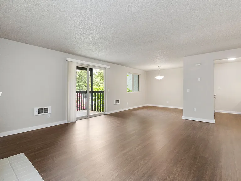 Woodridge Apartments — Photo 23
