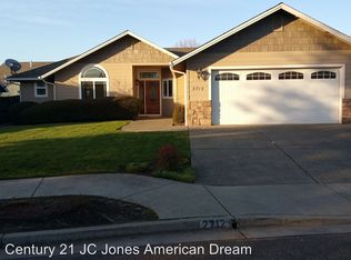 2712 SW Yellowtail Ln, Grants Pass, OR 97527