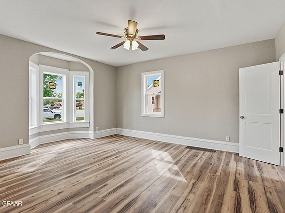 5th image of 103 3rd Ave E