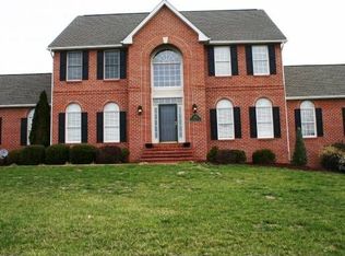 193 Huntfield Ln, Charles Town, WV 25414