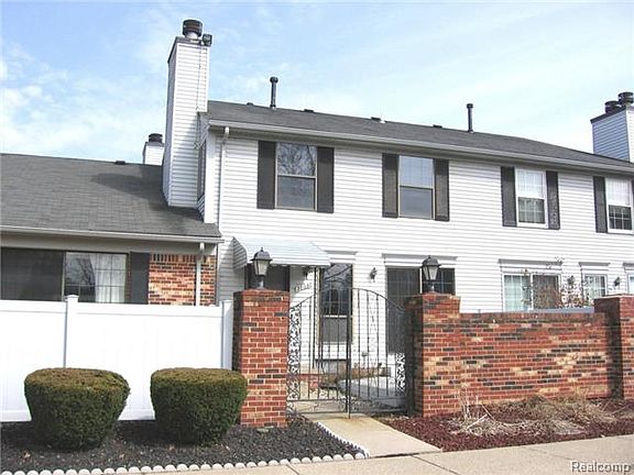 2nd image of 38660 Golfview Dr W