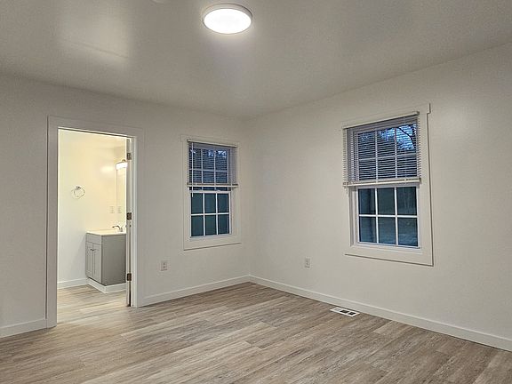 3rd image of 210 Lincoln St