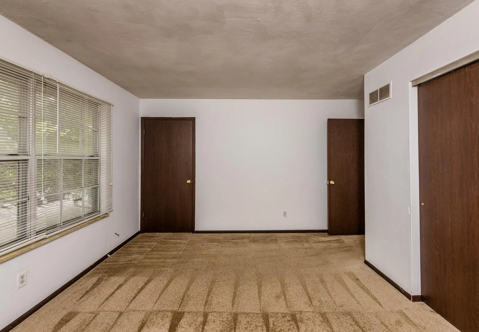 2 bed, 1.5 bath, $995 — Photo 4