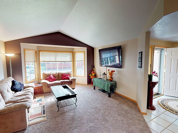 4th image of 2143 SE 67th Ave