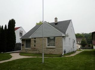 3112 E Koenig Ave, St Francis, WI 53235