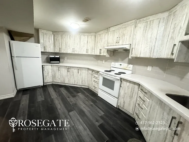 75 Parkside Dr #2 — Photo 2