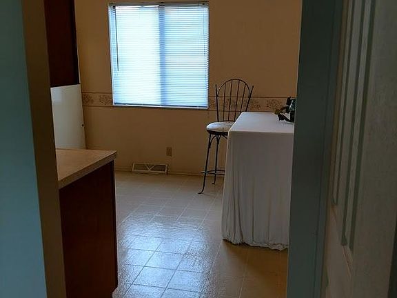 3rd image of 1015 W Wilshire Dr #1017