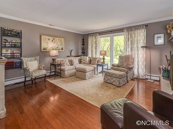 4th image of 35 Summer Hill Dr