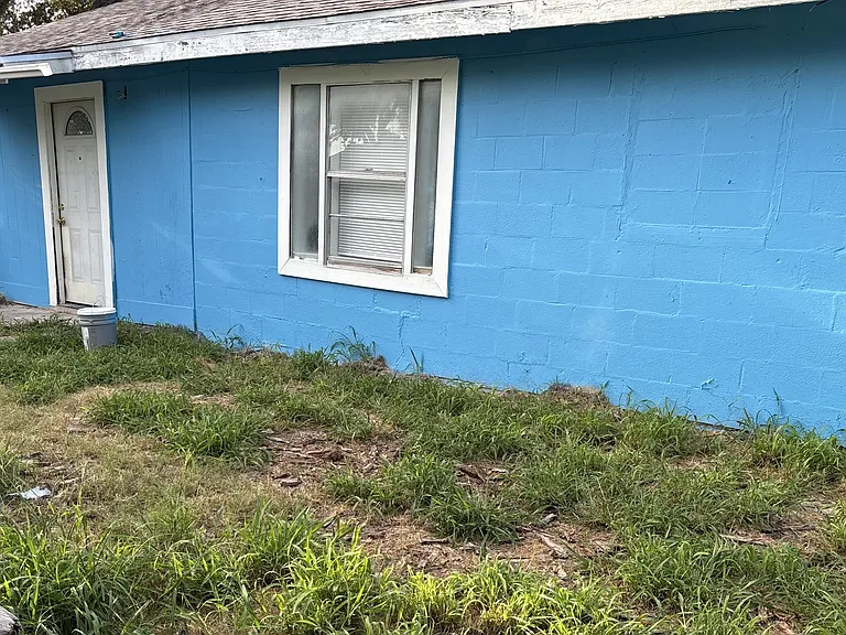 707 W Lakeside Dr #B — Photo 2