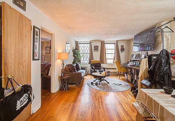 2nd image of 347 E 14th St APT 1R