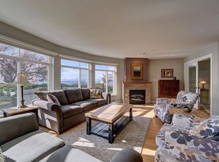 5470 Inlet Ave #103, Sechelt, BC V7Z 0H4