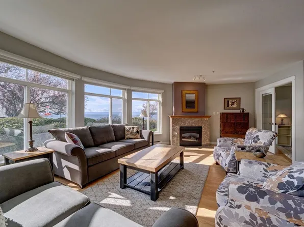 5470 Inlet Ave #103, Sechelt, BC V7Z 0H4