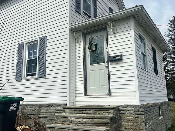2nd image of 733 Railroad St
