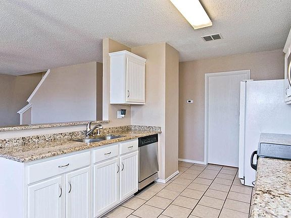 3rd image of 1516 Leeward Ln
