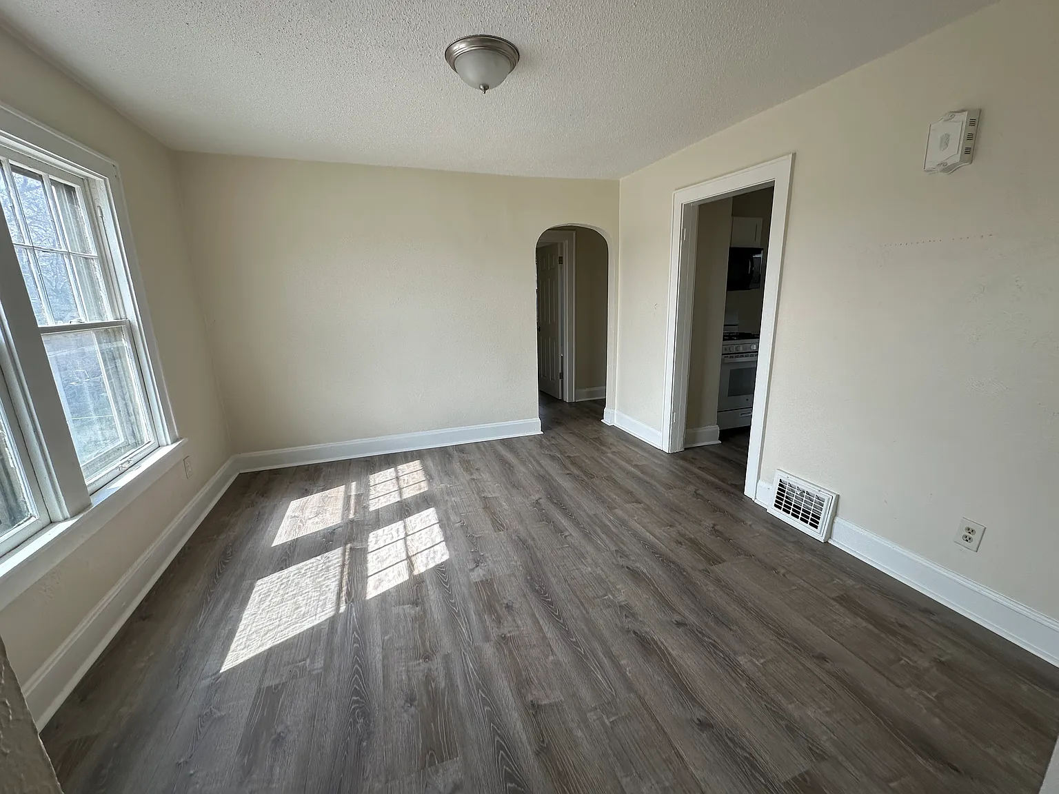 2 bed, $795 — Photo 2