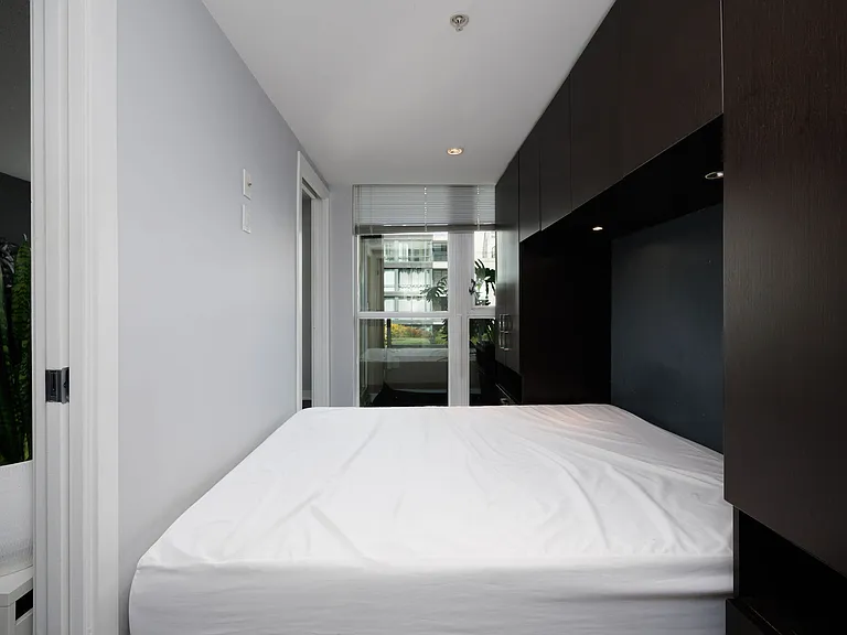 1055 Richards St #502 — Photo 12