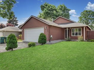 960 SE Locust St, Dundee, OR 97115