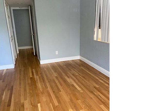 5th image of 940 NE 170th St APT 212