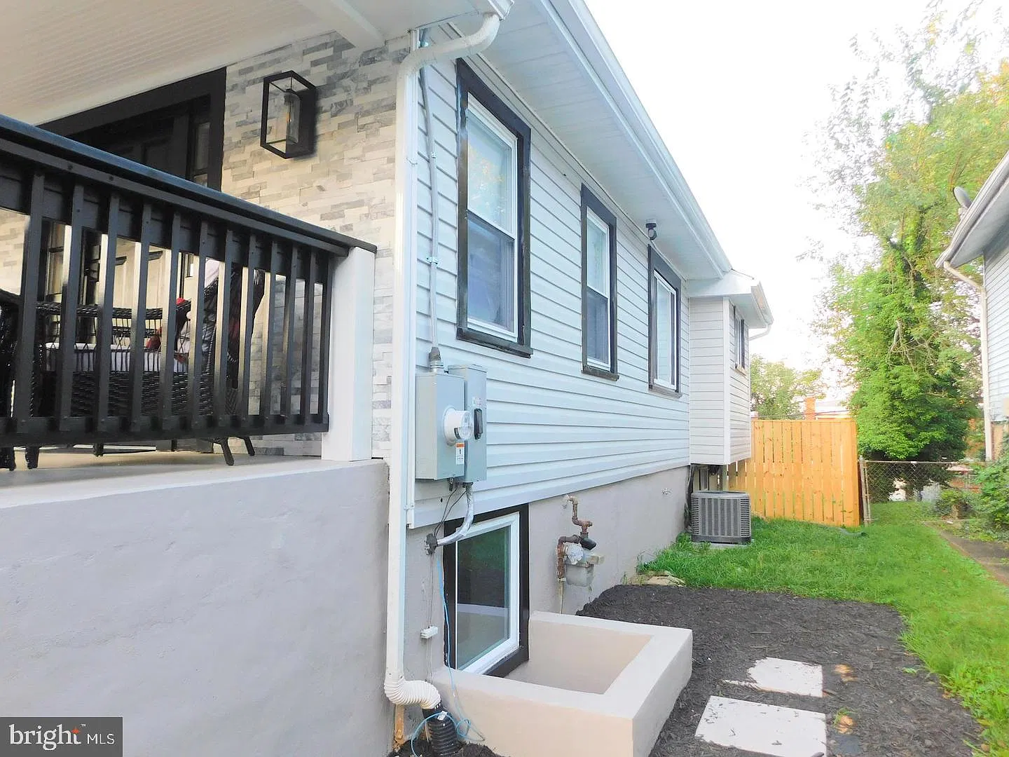 4 bed, 2.0 bath, 1356 sqft, $6,500 — Photo 3