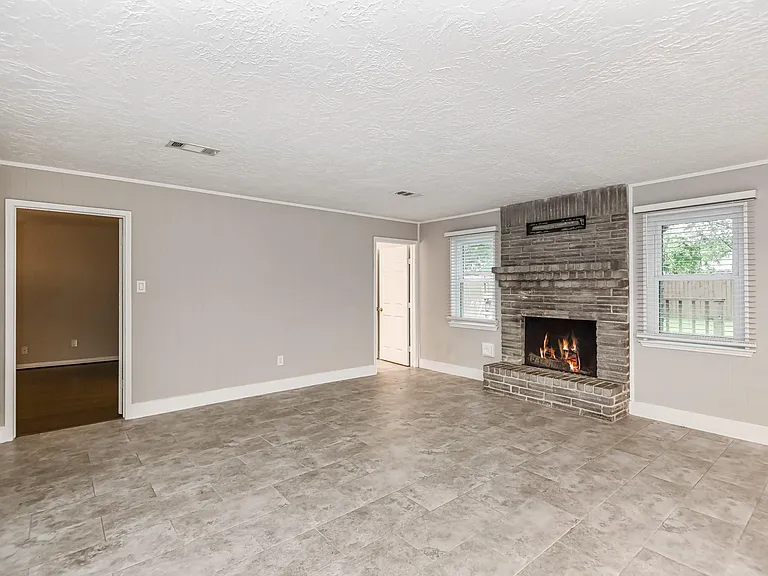 7923 Dawnridge Dr — Photo 2