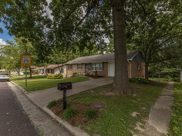 3312 Lynnwood Dr — Photo 41