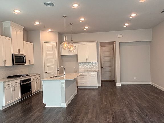 OPEN FLOORPLAN