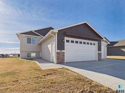 915 Birch St, Harrisburg, SD, 57032