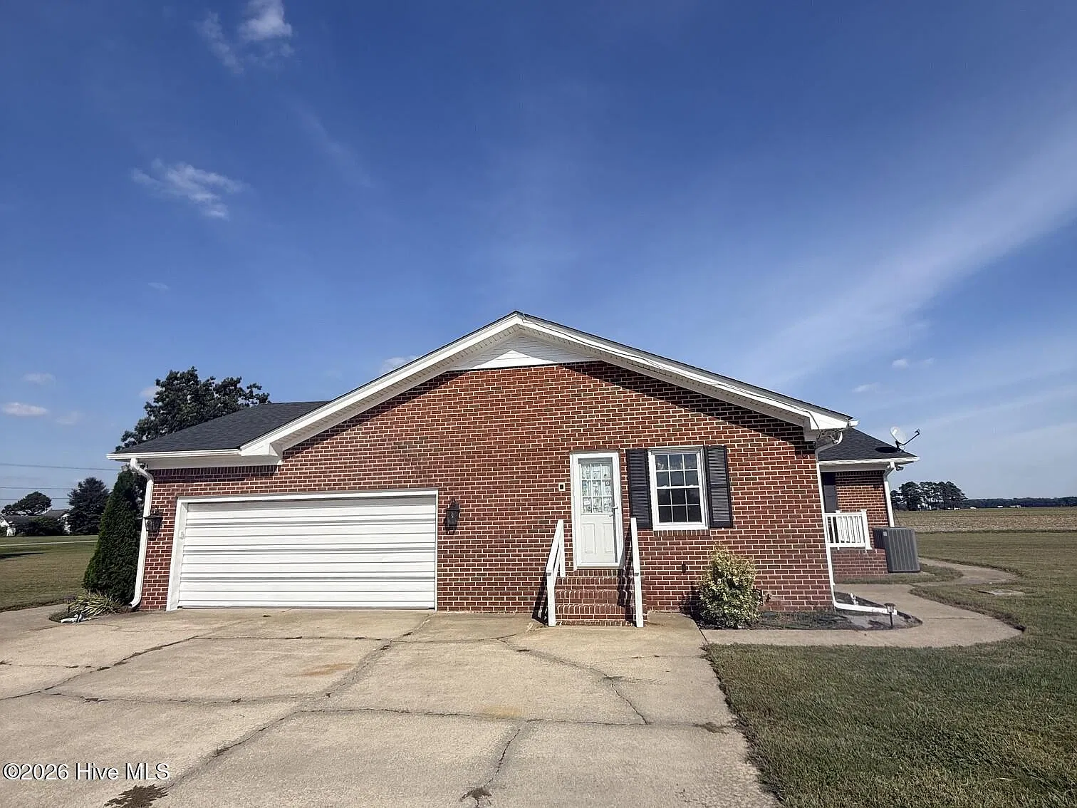 3 bed, 3.0 bath, 3167 sqft, $2,800 — Photo 4
