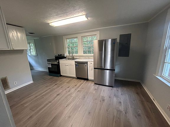 3rd image of 107 Charlton St NW