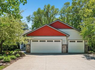 400 Coyote Trl, Lino Lakes, MN 55014