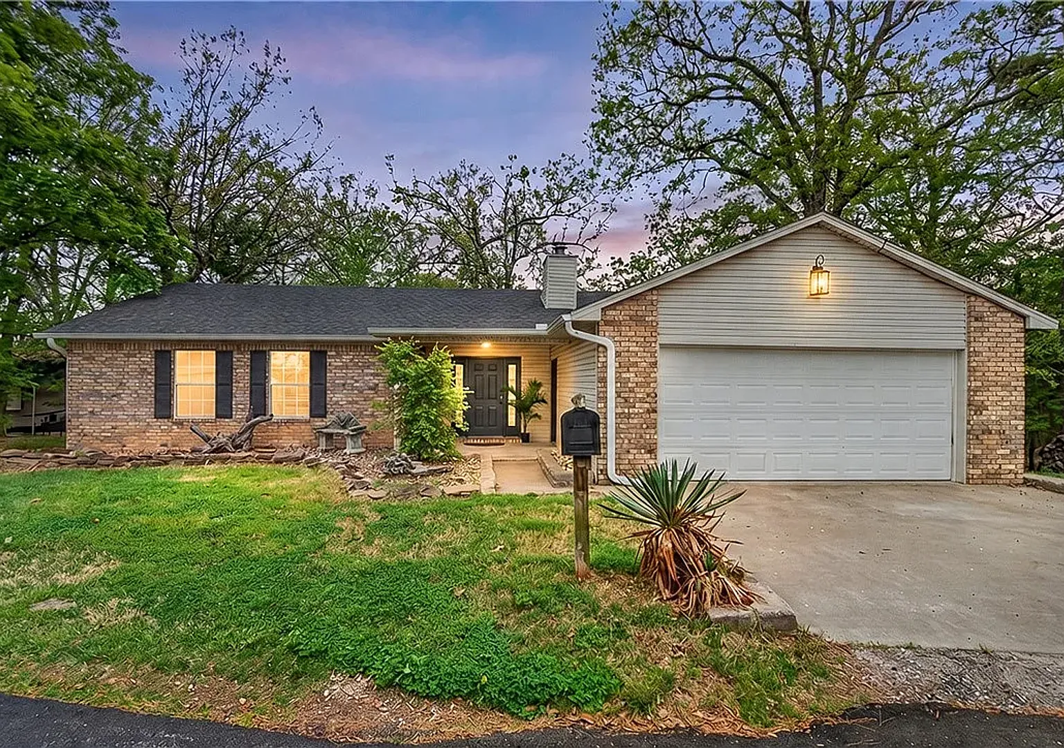 Recently Remodeled Three Bedroom, Two Full Bathroom Home in Beaver Shores! — Photo 1