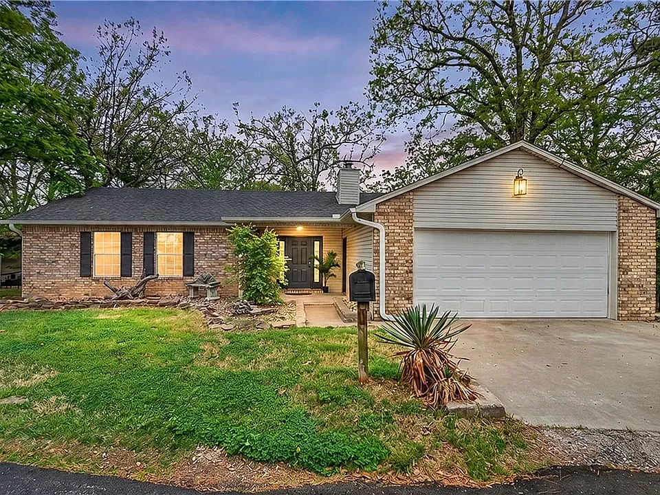 8517 Spruce Dr