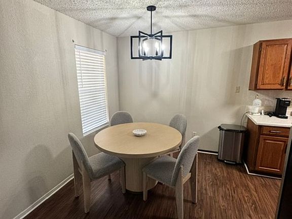 3rd image of 985 Minter Ln