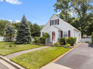 69 Rockwood Ave, Massapequa, NY 11758
