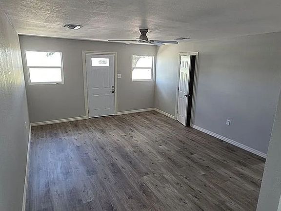 4th image of 723 SW 45th St