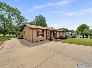 701 Lookout Ter E, Fort Payne, AL 35967