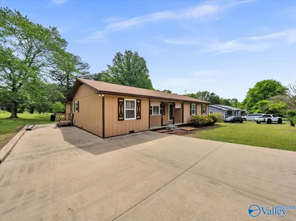 701 Lookout Ter E, Fort Payne, AL 35967