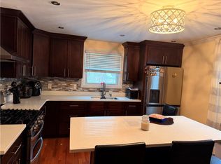 30 Lark Ave, Cranston, RI 02920