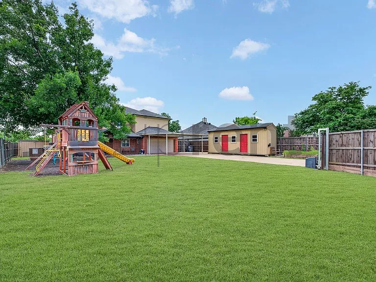 7011 Cottonwood Cir — Photo 26