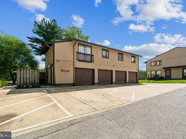 566 W Court Gln, Glen Burnie, MD 21061
